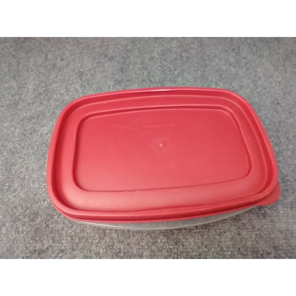 Rubbermaid Easy Find 5.1 Cup Divided Food Storage Container Red Lid 3 Section
